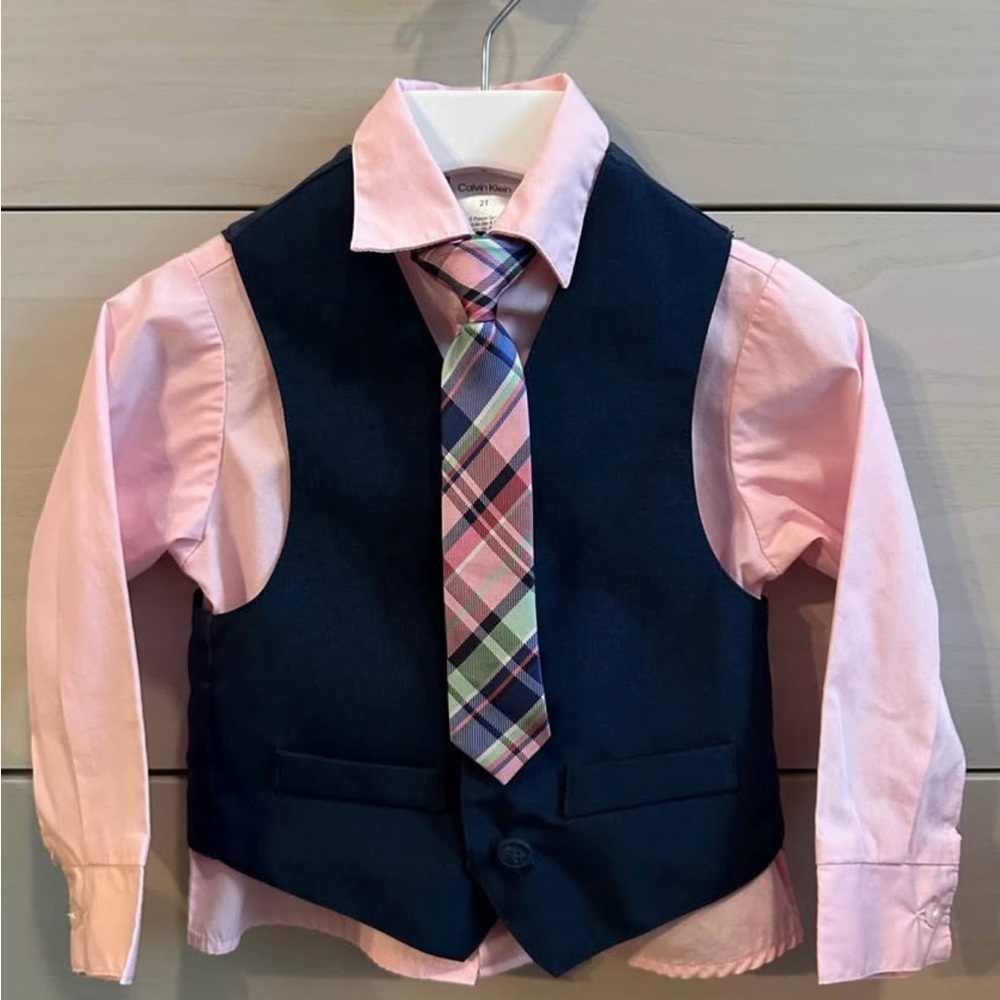 2T Calvin Klein Boys' 4-Piece Formal Suit Set